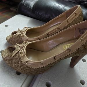 Women's pair of pumps